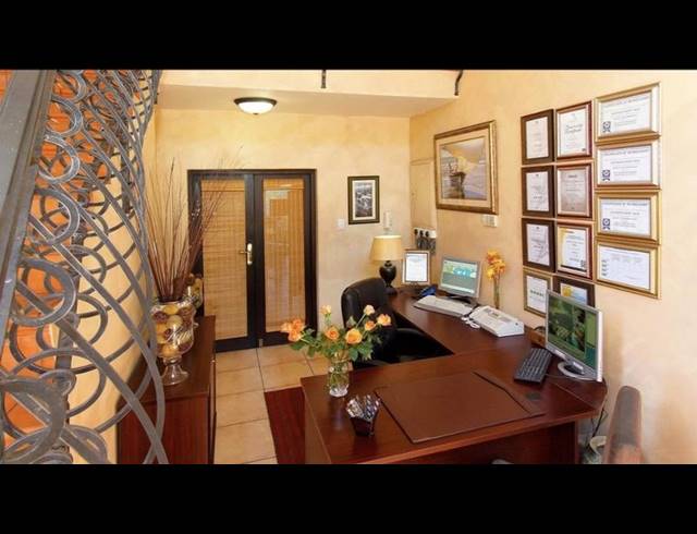 8 BEDROOM HOUSE FOR SALE IN UMHLANGA CENTRAL